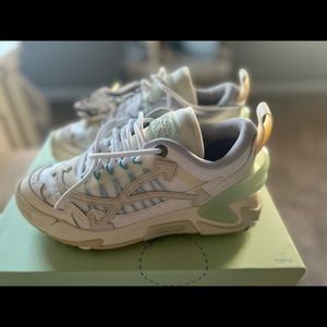 Off white sneaker---- ONLY WORN ONCE